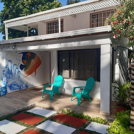 Joebi'S House Walking Distance To Rocky Cay Beach Ideal For Families Or Groups Buenavista  Kültér fotó
