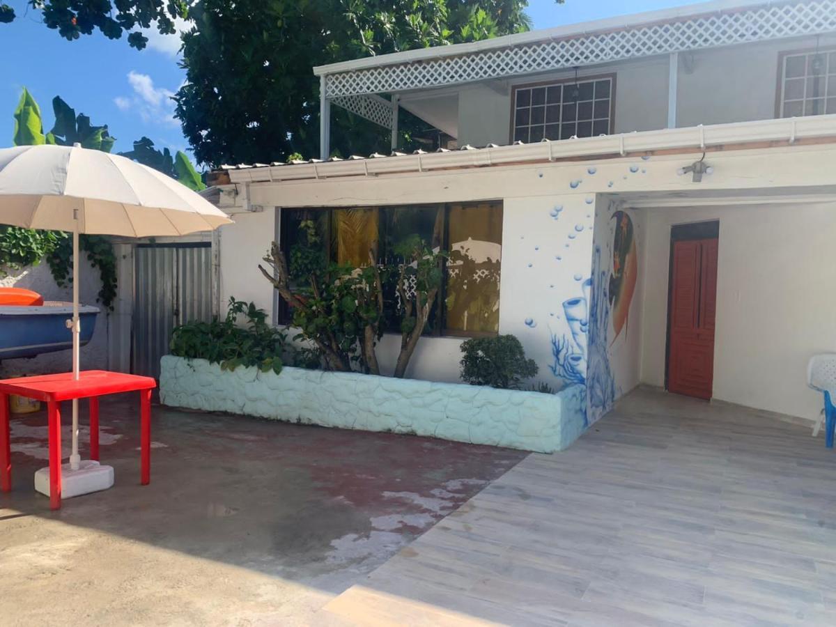 Joebi'S House Walking Distance To Rocky Cay Beach Ideal For Families Or Groups Buenavista  Kültér fotó